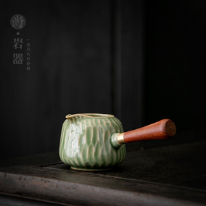 Tasse de justice en céladon de la forge Yue, glaçure verte bambou, avec poignée latérale, récipient de service à thé, ensemble de thé Kung Fu, porcelaine Dehua - Product Image 1
