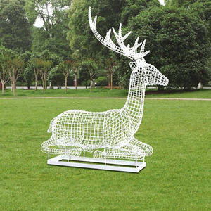 Scultura Figurativa a Grandezza Naturale in Filo Metallico: <span class=keywords><strong>Elefante</strong></span>, Cavallo, Cervo, <span class=keywords><strong>Farfalla</strong></span>, Soffione - Scultura da Giardino in Filo Metallico in Vendita - Product Image 3