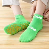 Chaussettes de yoga respirantes avec logo personnalisé, antidérapantes, en mélange de coton, avec grip, chaussettes de Pilates à orteils séparés, respirantes, pour studio, fitness et entraînement