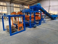 Machine à fabriquer des blocs de ciment Kantanka à haute efficacité QT4-15, ligne de production de briques hydrauliques contrôlée par PLC au Ghana, à vendre