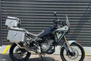 Moto d'aventure d'entrée de gamme CFMoto 450MT 2026 la plus vendue - Monocylindre 449cc, ABS bicanal + Mode tout-terrain |   Glob - Product Image 3
