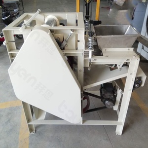 Machine à décortiquer les arachides, les amandes et les haricots noirs de type humide / Décortiqueuse de graines d'amandes et d'arachides - Product Image 5