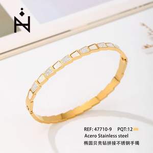 Brazalete Ovalado de Acero Inoxidable con Diamantes y Acabado Dorado, Joyería para Mujer, Estilo Clásico para Uso Diario - Product Image 1