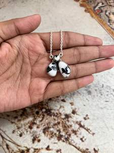 Collar de Plata de Ley Hecho a Mano con Colgante de Búfalo Blanco para Mujer - Product Image 3