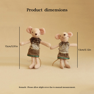 Exquisite Miniatur-Mauspuppen in Gestrickten Outfits mit Zarten Mikro-Möbeln, Perfekt für DIY Puppenhaus-Projekte - Product Image 6