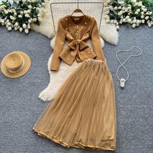 Ensemble deux pièces élégant pour <span class=keywords><strong>femme</strong></span> : Crop top à sequins et dentelle florale, <span class=keywords><strong>jupe</strong></span> en <span class=keywords><strong>tulle</strong></span> taille haute – Idéal pour les soirées d'automne - Product Image 1