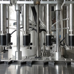 Máquina de llenado de botellas de Perfume semiautomática <span class=keywords><strong>Grapher</strong></span> Máquina de llenado de líquidos de Perfume - Product Image 4