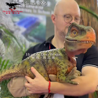 Marionnette de dinosaure populaire contrôle humain taille réelle animatronique dinosaure bébé marionnette à main pour parc d'attractions
