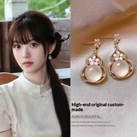 Neue Chinesische Vintage-Ohrringe mit Naturstein und Legierung für Damen, Luxuriöse High-End Cheongsam-Ohrstecker, Elegante Hochzeits-Accessoires