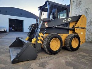 Компактный мини-погрузчик XC740K, грузоподъемность 750 кг, полноприводный гидравлический погрузчик для коммунального обслуживания и небольших демонтажных работ - Product Image 4