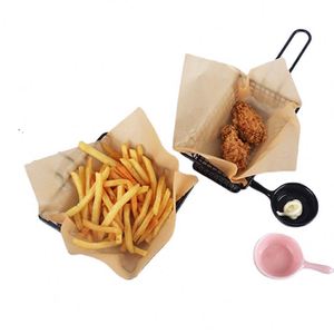 Papier d'emballage alimentaire résistant à l'huile avec logo imprimé personnalisé pour les hamburgers, les sandwichs et les plats - Product Image 1
