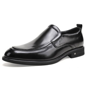 Une paire de chaussures décontractées en cuir avec talon. Chaussures habillées en cuir véritable pour hommes. Semelle souple. Cuir de vachette de première qualité. - Product Image 5