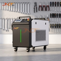 Machine de nettoyage au laser pulsé 1000W fabriquée en Chine pour l'élimination de la rouille et de la peinture sur les pièces automobiles, avec refroidissement par eau et certification CE