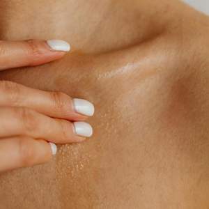 เทียนไขนวดอุณหภูมิต่ำถั่วเหลืองน้ำมันสปาบำบัดของขวัญที่บ้านสำหรับการพักผ่อนหรือการดูแลตนเอง (มิ้นท์ยูคาลิปตัสไม้จันทน์ซีดาร์) - Product Image 3