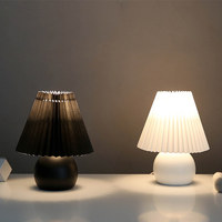 Lampe de table nordique minimaliste pour la maison hôtel Restaurant petite veilleuse Simple lampe de bureau de chevet AC pour étude chambre décor