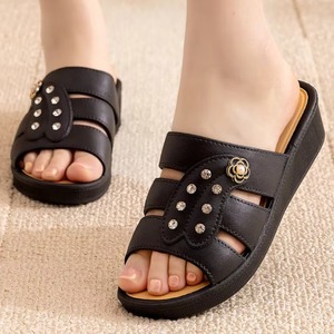 2026 Summer New Style Sandals with Thick Soles, Hollow Design, Anti-Slip Function, Fashionable <b>Slippers</b>. Factory Wholesale. - Product Image 6