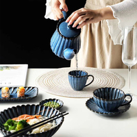 Ensemble d'assiettes en céramique de luxe, élégantes et originales, avec chrysanthème à la mode pour des cadeaux spéciaux