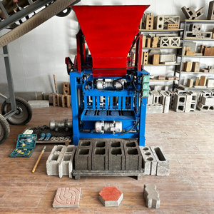 Machine à fabriquer des briques à trémie 4-35, facile à utiliser et peu exigeante en main-d'œuvre, populaire en Afrique de l'<span class=keywords><strong>Ouest</strong></span>, machine de formage de blocs de ciment - Product Image 6