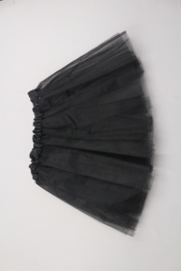 Conjunto de disfraz de bruja gótica para niños con falda tutú de tela de araña negra y diadema de rosas rojas - Product Image 2