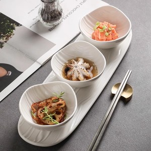 Grano surfact en relieve mate blanco <span class=keywords><strong>tapas</strong></span> aperitivo 3 salsas dsihes plato de cerámica para servir al por mayor para restaurante - Product Image 1