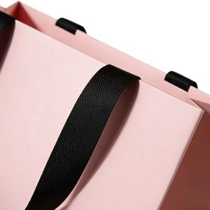 Personalizable con patrones, nombres de productos, etc. Bolsa de Cartón Blanca con Asas para Compras de Calzado y Ropa - Product Image 5