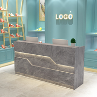 Bureau d'accueil minimaliste moderne pour les magasins de vêtements, les salons de manucure, les salons de coiffure, les magasins et les salons de beauté