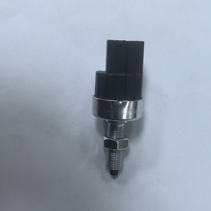 Interruptor de luz de marcha atrás Hyundai 35350SE0000 12V de hierro cincado para camiones de servicio medio y pesado, pieza de repuesto - Product Image 5