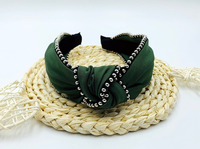Perles de satin vert bandeau en satin noué avec perles en métal bord de chaîne bandeau de mode élégant