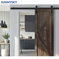Portes de grange intérieures à lattes verticales modernes personnalisées Sunnysky Designs d'intérieur modernes Portes de grange coulissantes en bois massif