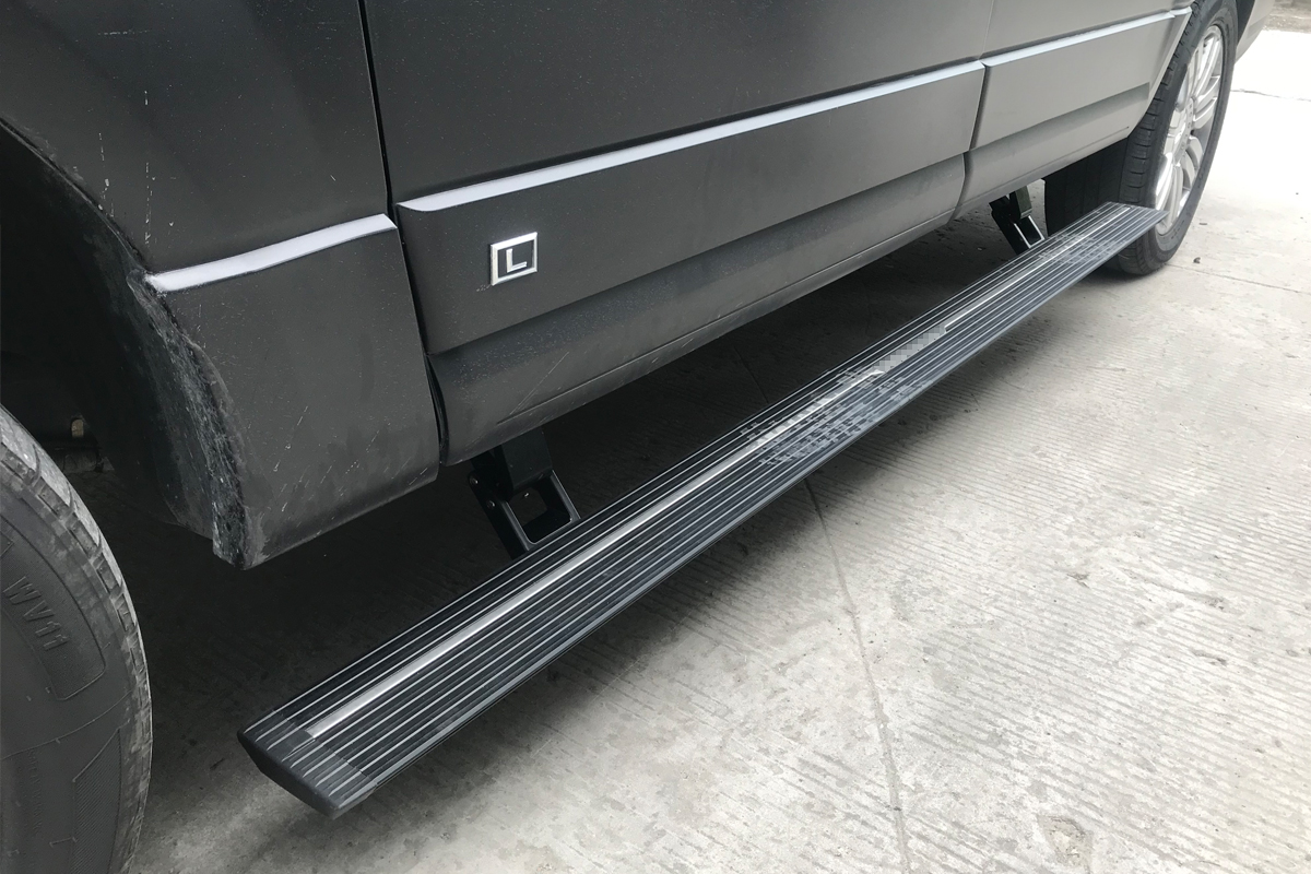 【更に値下】03-06年リンカーンナビゲーター用運転席側電動ステップモーター 更に値下】03-06年リンカーンナビゲーター用運転席側電動