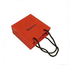 Sac en papier personnalisé avec logo de marque imprimé, sac en papier de luxe rouge pour bijoux, cosmétiques, chaussures, vêtements, emballage cadeau, sac de shopping avec poignée - Product Image 1