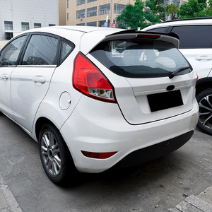 Aileron arrière Ford Fiesta Mk7, noir piano, texture carbone, ABS, type bec de canard - Product Image 1