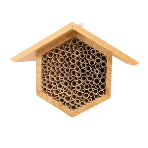 Casa de insetos de madeira suspensa por atacado fora da casa de borboletas e abelhas para o jardim