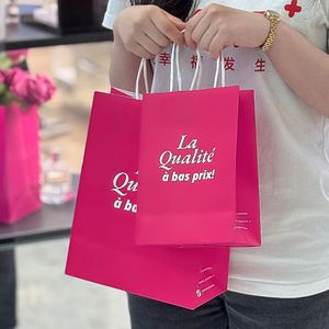 ถุงกระดาษคราฟท์แบบกำหนดเองได้พร้อมหูหิ้ว ใช้สำหรับบรรจุภัณฑ์เครื่องสำอางของแบรนด์ต่างๆ จัดซื้อครบวงจร - Product Image 3