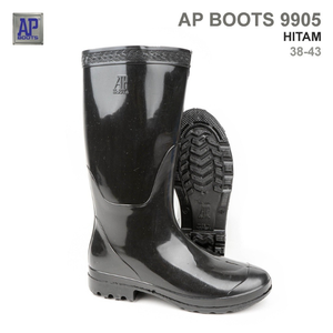 Les bottes AP 9905 BLACK sont en cuir noir résistant avec une semelle noire élégante, alliant style robuste et confort pour une utilisation toute la journée. - Product Image 3
