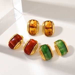 Boucles d'oreilles coeur en acier inoxydable 316L plaqué or 18k Boucles d'oreilles mode pour femmes sans ternissement - Product Image 1