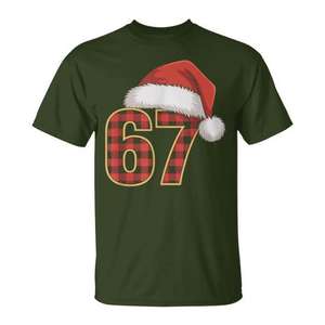 T-shirt de Noël avec chapeau de Père Noël 67, pyjama assorti de Noël, design Six Seven, vert - Product Image 1