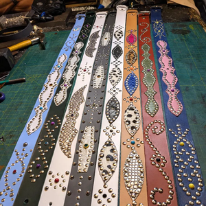 Cinturón de Cuero Vintage de Diseño, Estilo Gótico Hip Hop, con Hebillas Cuadradas, Remaches y Tachuelas, Hecho a Mano y Personalizado - Product Image 1