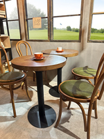 Ensemble table et chaises de style rétro en bois massif vintage pour restaurants, cafés, pâtisseries et espaces commerciaux