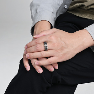 Anillo giratorio de acero inoxidable con ojo turco retro para hombre, joyería para el dedo índice, regalo con diseño geométrico, engaste pavé, acero negro y dorado. - Product Image 3