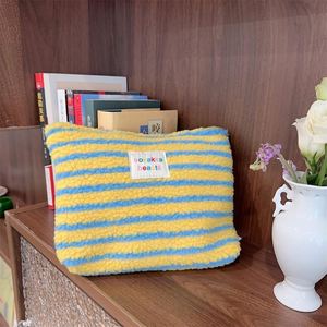 Customizable Eco-friendly Polyester Winter <b>Plush</b> Lightweight Durable Portable Capacity Zipper Closure Fashion Practical - Product Image 4