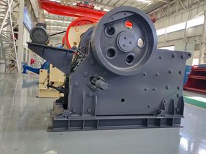 Concasseur à mâchoires 1060*700 mobile pour charbon et pierre avec moteur AC et engrenage pour la construction routière, capacité de 350 TPH - Product Image 3