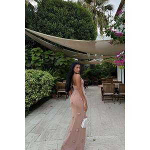 Robe de bal luxueuse beige coupe trapèze avec bretelles, sequins, perles et taille empire - XS à XL pour mariages, bals de promo, anniversaires, banquets - Product Image 1