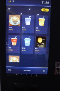Distributeur automatique de boissons protéinées LDP01 avec écran tactile de 32 pouces, paiement multi-mode et WIFI/4G, pour les salles de sport et les lieux publics - Product Image 4