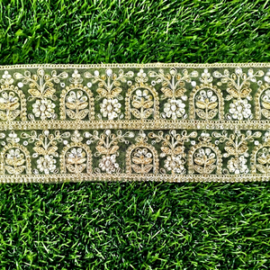 Encaje JK Elegante, Romántico y Ecológico, 100% Poliéster, Estilo Floral, con Bordado Intrincado y Borde de Encaje - Product Image 1