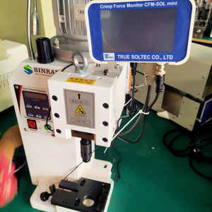 Machine de sertissage de bornes de précision avec moniteur de force de sertissage (CFM) pour l'industrie automobile, aérospatiale et de la défense, faisceaux de câbles - Product Image 4