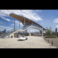 Garde-corps durable et moderne en acier inoxydable pour projets de construction de balustrades extérieures personnalisées pour aéroports et gares ferroviaires