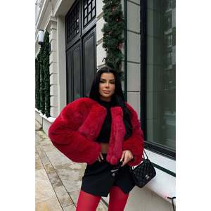 Parka en fourrure de mouton teinte vintage Aria Red Plush Short Wool Fur avec fermeture à bouton unique, méthode de tissage en soie, motif imprimé - Product Image 3