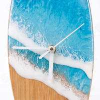 Surf-Inspirierte Bambus-Harz-Uhr mit Zeigeranzeige Zeitgenössisches Design für Strandhaus-Dekoration & Hawaii-Geschenkidee