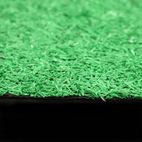 Gazon artificiel vert luxuriant, tapis d'herbe synthétique haute densité avec support épais pour l'école, la cour de récréation, le toit, le jardin, la terrasse